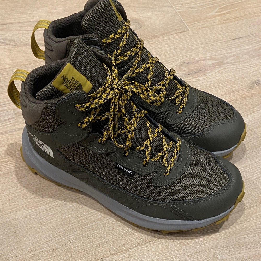 The North Face Boys Boots | DryVent Waterproof | Size 6 | Winter-Ready